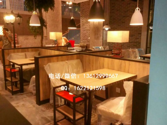火鍋?zhàn)酪? /></div>
<div>深圳品牌餐椅家具廠為您銷售的實(shí)木火鍋?zhàn)兰八写罄硎疱佔(zhàn)溃ＡЩ疱佔(zhàn)溃阑鸢寤疱佔(zhàn)溃瑹o煙火鍋?zhàn)溃讳P鋼火鍋?zhàn)溃姶艩t火鍋?zhàn)溃細(xì)饣疱佔(zhàn)赖然疱佔(zhàn)馈⒒疱伒瓴鸵巍⒒疱伒晟嘲l(fā)、火鍋燒烤一體桌、火鍋配套產(chǎn)品系列產(chǎn)品，所有實(shí)木火鍋?zhàn)赖膱?bào)價(jià)都是廠家直銷的價(jià)格。</div>
<div> </div>
<div>【備注】：</div>
<div>1、產(chǎn)品外觀以實(shí)物為準(zhǔn)，此圖片僅供參考；</div>
<div>2、顏色尺寸及材質(zhì)可以根據(jù)客戶要求定制。</div></div>
<div   id=